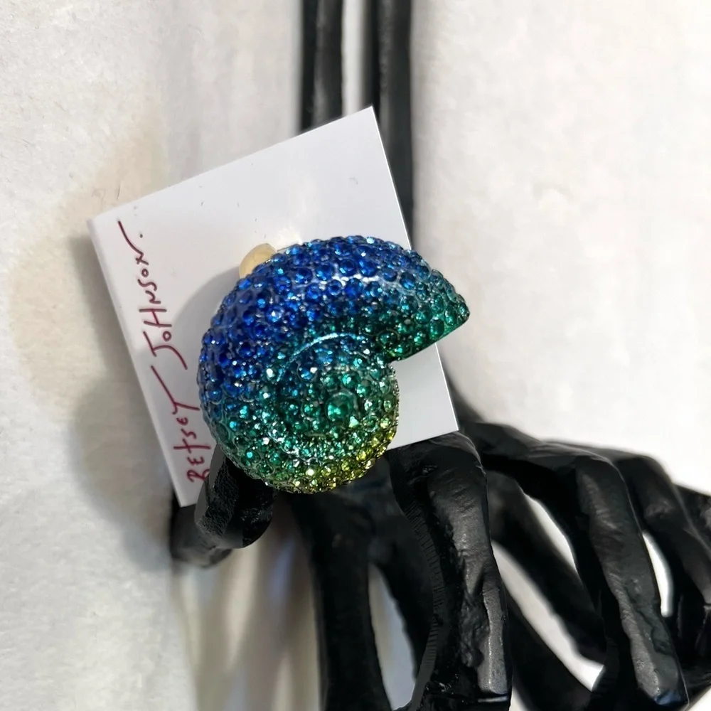 💙💚BETSEY JOHNSON MERMAID JEWELS SHELL Gold Tone Glass Crystals Stretch Ring💙💚NWT